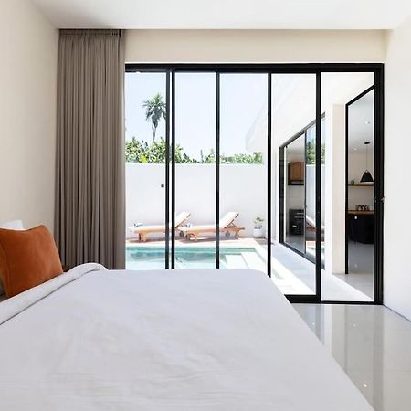 The R Villa Kaba - Incl. Motorbikes Seminyak Exteriör bild