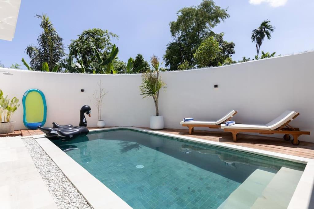 The R Villa Kaba - Incl. Motorbikes Seminyak Exteriör bild