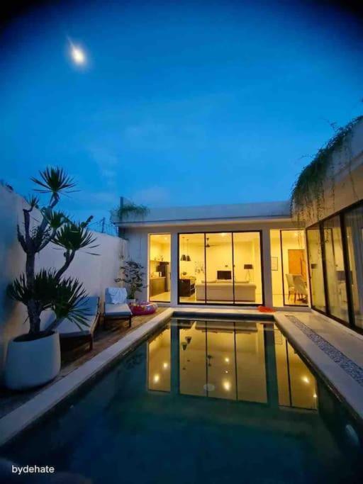 The R Villa Kaba - Incl. Motorbikes Seminyak Exteriör bild