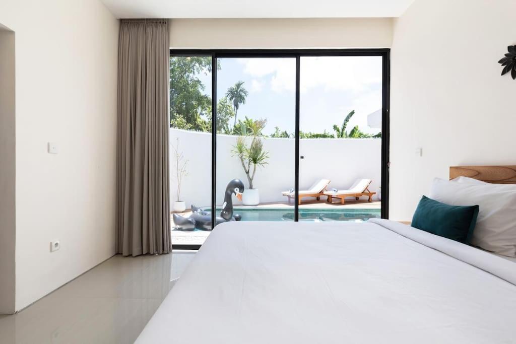 The R Villa Kaba - Incl. Motorbikes Seminyak Exteriör bild